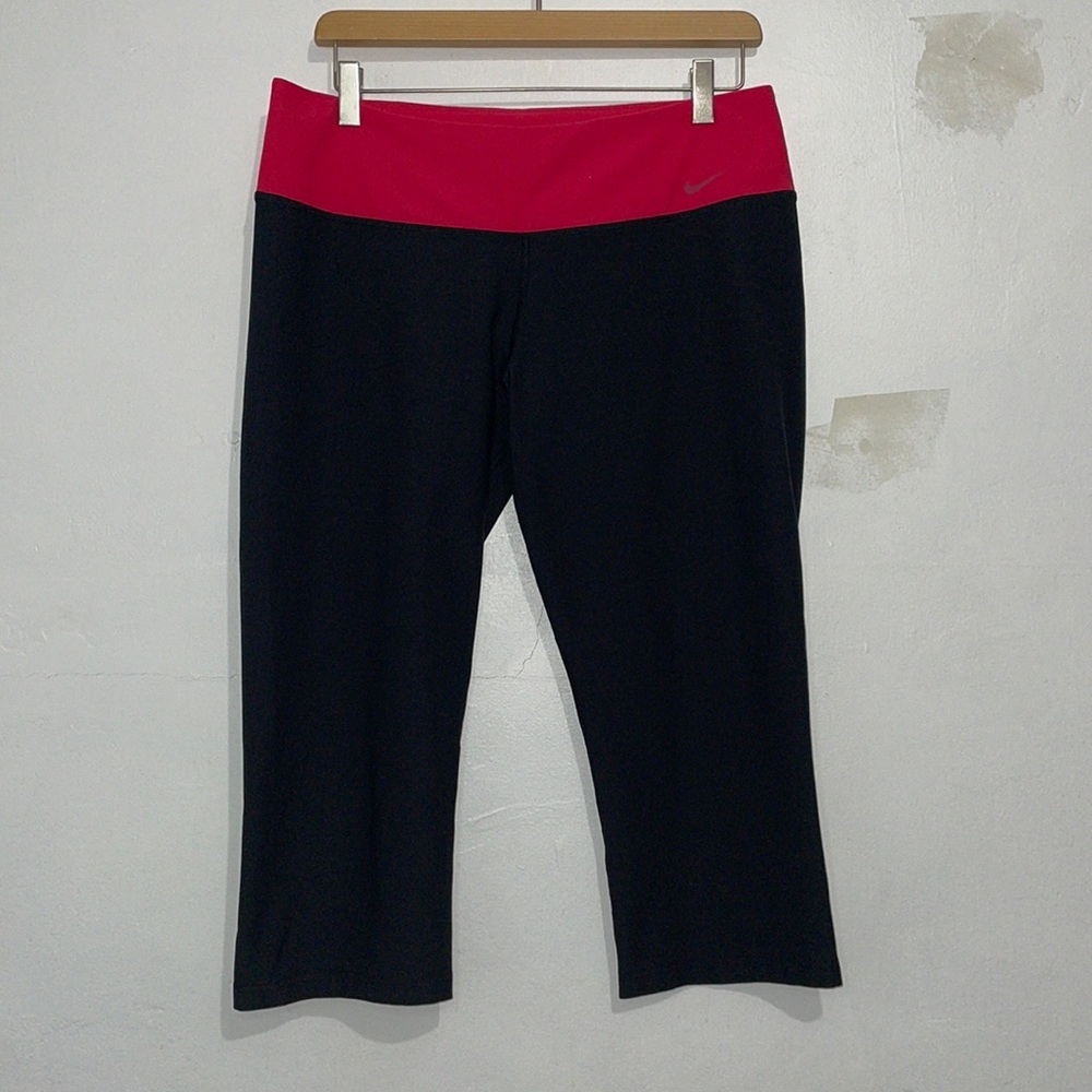 Size L Women’s Nike Pink and Black Cropped Leggings